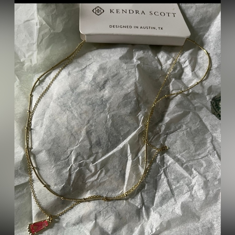 Kendra Scott necklace